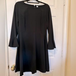 Black Old Navy dress size large - flare/bell sleeves